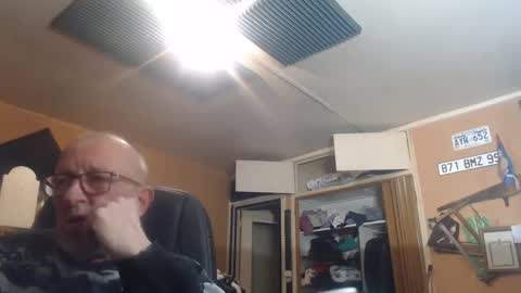 Snapshot of pascal88881 chatting on 12/29/24, 10:57 pascal88881 online show from 12/29/24, 10:57