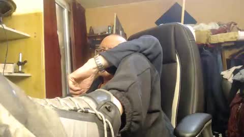 Snapshot of pascal88881 chatting on 01/07/25, 12:20 pascal88881 online show from 01/07/25, 12:20