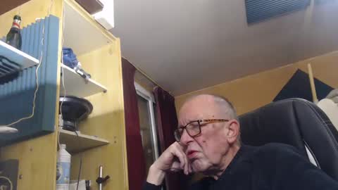 Snapshot of pascal88881 chatting on 01/08/25, 06:52 pascal88881 online show from 01/08/25, 06:52