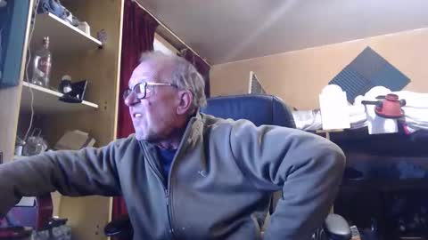 Snapshot of pascal88881 chatting on 10/16/25, 07:53 pascal88881 online show from 10/16/25, 07:53