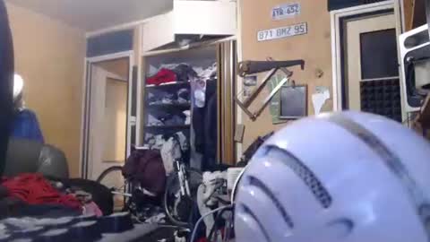 Snapshot of pascal88881 chatting on 10/18/25, 08:42 pascal88881 online show from 10/18/25, 08:42