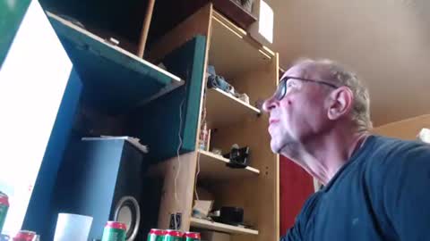 Snapshot of pascal88881 chatting on 10/27/25, 09:57 pascal88881 online show from 10/27/25, 09:57