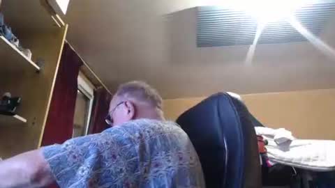 Snapshot of pascal88881 chatting on 10/28/25, 10:52 pascal88881 online show from 10/28/25, 10:52