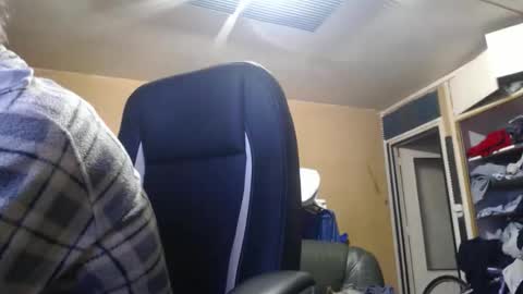 Snapshot of pascal88881 chatting on 11/15/25, 03:04 pascal88881 online show from 11/15/25, 03:04