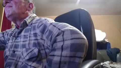 Snapshot of pascal88881 chatting on 11/16/25, 04:12 pascal88881 online show from 11/16/25, 04:12