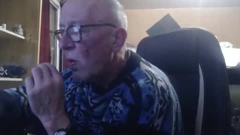 Snapshot of pascal88881 chatting on 12/14/25, 10:20 pascal88881 online show from 12/14/25, 10:20