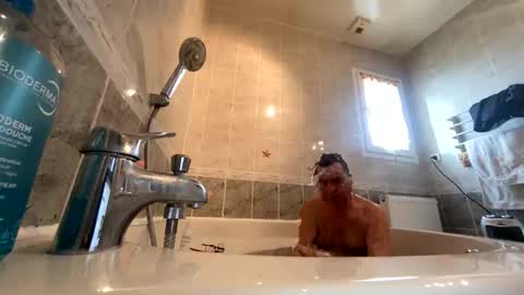 Snapshot of pascalou02 chatting on 11/22/25, 12:26 pascalou02 online show from 11/22/25, 12:26