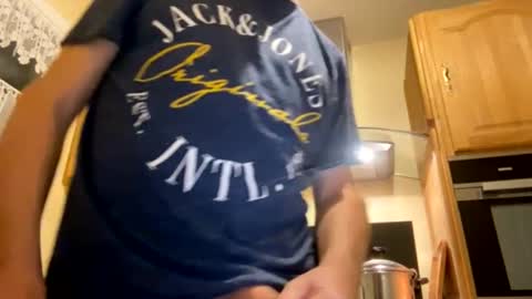 Snapshot of pascalou02 chatting on 12/16/25, 06:02 pascalou02 online show from 12/16/25, 06:02