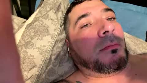 Snapshot of patebull86 chatting on 12/17/25, 10:16 meinyourwife online show from 12/17/25, 10:16