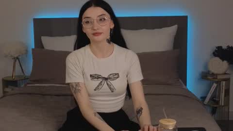 Snapshot of patricia_legrand chatting on 11/10/25, 03:44 Patricia online show from 11/10/25, 03:44