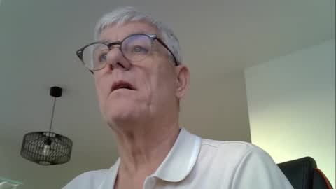 Snapshot of patrick5275 chatting on 12/15/25, 09:24 patrick5275 online show from 12/15/25, 09:24