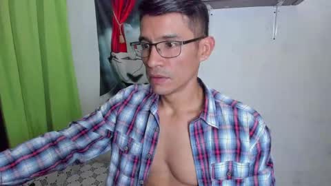 Snapshot of patrick_1_ chatting on 04/24/26, 01:19 EDUAR Independent model online show from 04/24/26, 01:19
