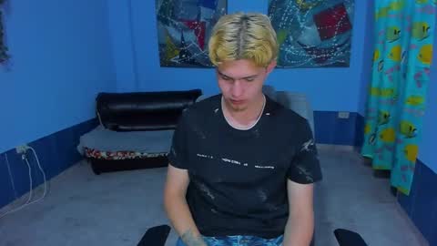 Snapshot of patrik027 chatting on 09/12/25, 07:08 .... online show from 09/12/25, 07:08