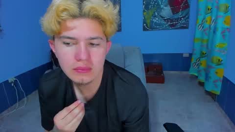 Snapshot of patrik027 chatting on 09/14/25, 06:01 .... online show from 09/14/25, 06:01