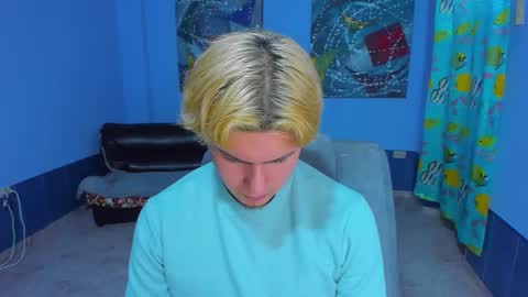 Snapshot of patrik027 chatting on 09/18/25, 06:32 .... online show from 09/18/25, 06:32