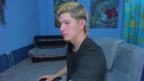 Snapshot of patrik027 chatting on 09/19/25, 07:14 .... online show from 09/19/25, 07:14