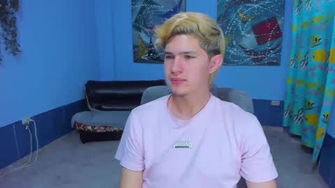 Snapshot of patrik027 chatting on 09/20/25, 06:31 .... online show from 09/20/25, 06:31