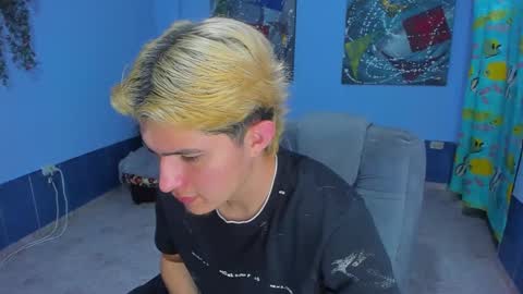 Snapshot of patrik027 chatting on 09/22/25, 06:54 .... online show from 09/22/25, 06:54