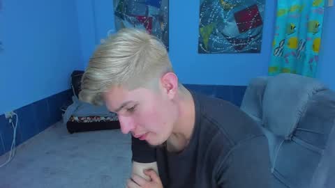 Snapshot of patrik027 chatting on 09/29/25, 08:35 .... online show from 09/29/25, 08:35