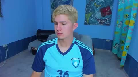 Snapshot of patrik027 chatting on 10/01/25, 07:20 .... online show from 10/01/25, 07:20