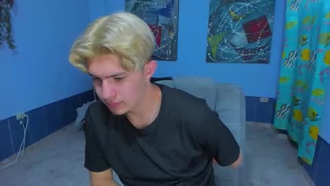 Snapshot of patrik027 chatting on 10/03/25, 07:11 .... online show from 10/03/25, 07:11