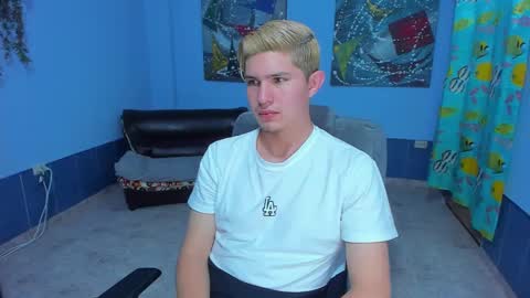 Snapshot of patrik027 chatting on 10/13/25, 05:18 .... online show from 10/13/25, 05:18