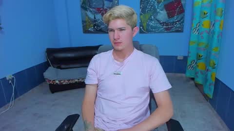 Snapshot of patrik027 chatting on 10/13/25, 08:09 .... online show from 10/13/25, 08:09