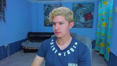 Snapshot of patrik027 chatting on 10/16/25, 07:15 .... online show from 10/16/25, 07:15