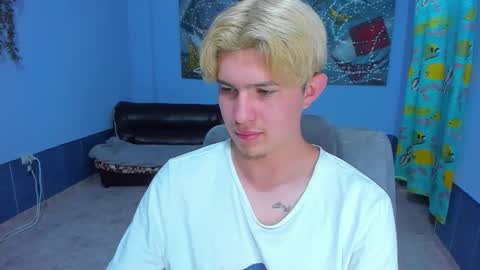 Snapshot of patrik027 chatting on 10/17/25, 06:54 .... online show from 10/17/25, 06:54