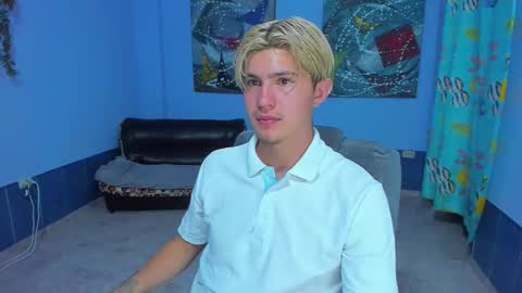 Snapshot of patrik027 chatting on 10/23/25, 03:28 .... online show from 10/23/25, 03:28