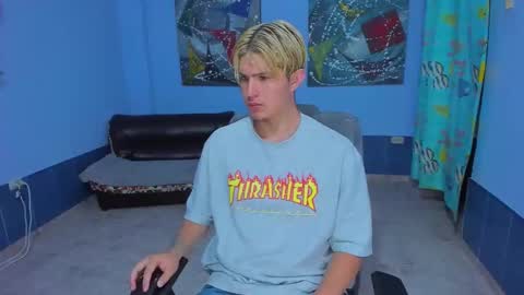 Snapshot of patrik027 chatting on 10/24/25, 07:32 .... online show from 10/24/25, 07:32