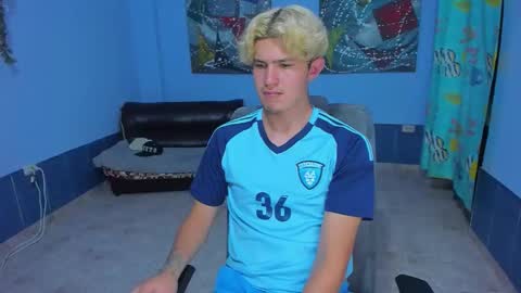 Snapshot of patrik027 chatting on 10/25/25, 06:35 .... online show from 10/25/25, 06:35