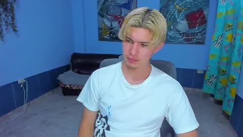 Snapshot of patrik027 chatting on 10/27/25, 08:13 .... online show from 10/27/25, 08:13