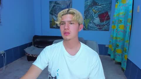 Snapshot of patrik027 chatting on 10/28/25, 08:18 .... online show from 10/28/25, 08:18