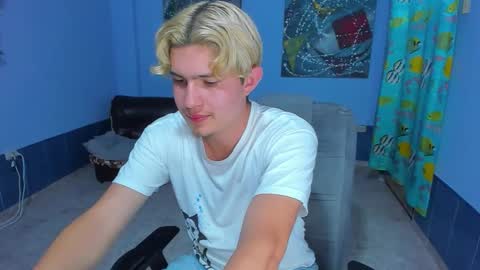 Snapshot of patrik027 chatting on 10/29/25, 12:35 .... online show from 10/29/25, 12:35