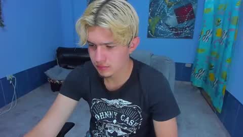 Snapshot of patrik027 chatting on 10/29/25, 07:37 .... online show from 10/29/25, 07:37