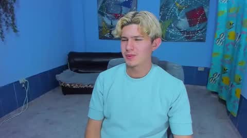 Snapshot of patrik027 chatting on 11/01/25, 04:36 .... online show from 11/01/25, 04:36