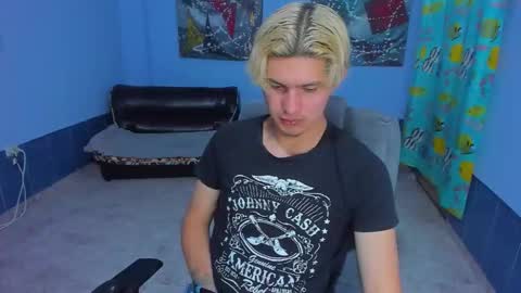 Snapshot of patrik027 chatting on 11/03/25, 03:41 .... online show from 11/03/25, 03:41