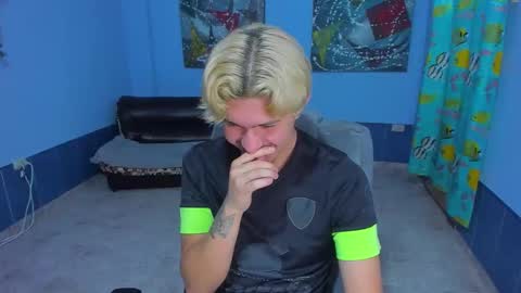 Snapshot of patrik027 chatting on 11/03/25, 07:59 .... online show from 11/03/25, 07:59