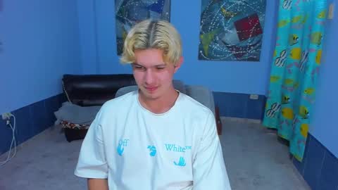 Snapshot of patrik027 chatting on 11/06/25, 08:15 .... online show from 11/06/25, 08:15