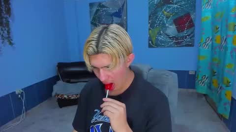 Snapshot of patrik027 chatting on 11/09/25, 03:16 .... online show from 11/09/25, 03:16