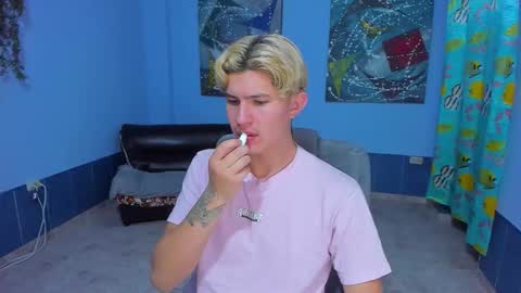 Snapshot of patrik027 chatting on 11/10/25, 06:23 .... online show from 11/10/25, 06:23