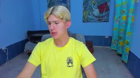 Snapshot of patrik027 chatting on 11/12/25, 05:30 .... online show from 11/12/25, 05:30