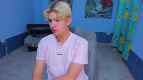 Snapshot of patrik027 chatting on 11/17/25, 07:25 .... online show from 11/17/25, 07:25