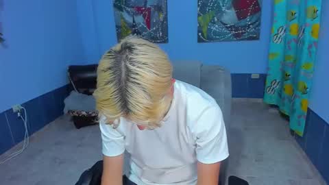 Snapshot of patrik027 chatting on 11/17/25, 08:36 .... online show from 11/17/25, 08:36