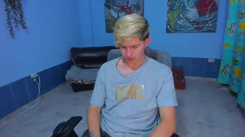 Snapshot of patrik027 chatting on 11/19/25, 06:35 .... online show from 11/19/25, 06:35