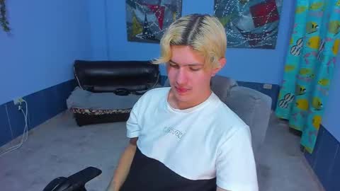 Snapshot of patrik027 chatting on 11/21/25, 07:12 .... online show from 11/21/25, 07:12