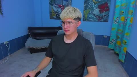 Snapshot of patrik027 chatting on 11/23/25, 08:52 .... online show from 11/23/25, 08:52