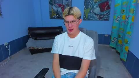 Snapshot of patrik027 chatting on 11/25/25, 08:31 .... online show from 11/25/25, 08:31