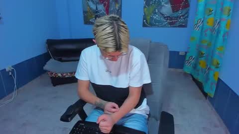 Snapshot of patrik027 chatting on 11/26/25, 08:37 .... online show from 11/26/25, 08:37